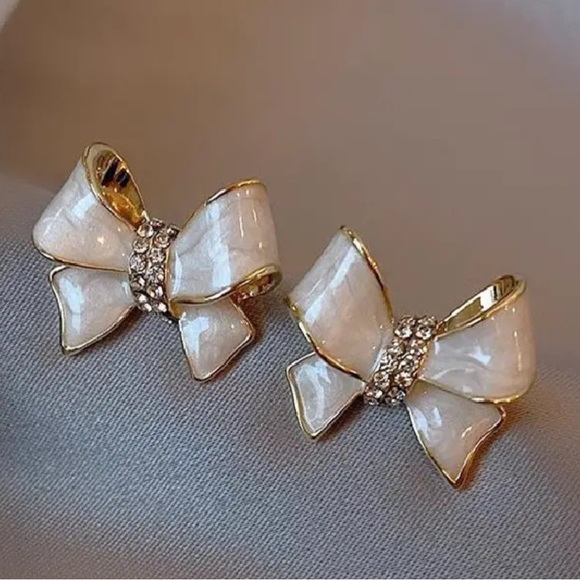 Cream Colored Gold Bow Earrings - Picture 5 of 8